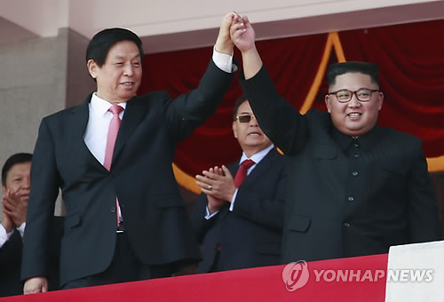 北열병식의 김정은과 中 리잔수 전인대 상무위원