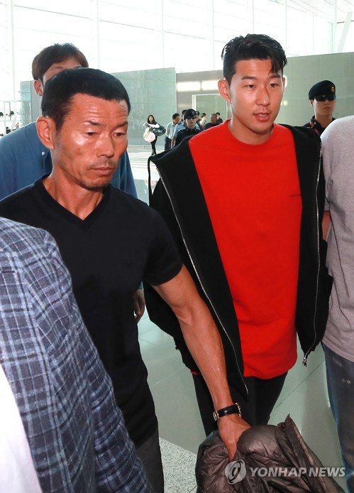 출국하는 손흥민