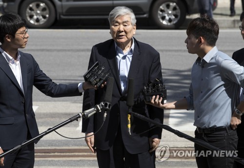 '회삿돈으로 자택경비' 조양호 회장, 경찰 출석