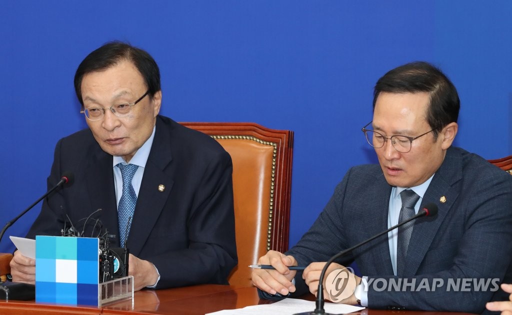 최고위원회의에서 발언하는 이해찬 대표