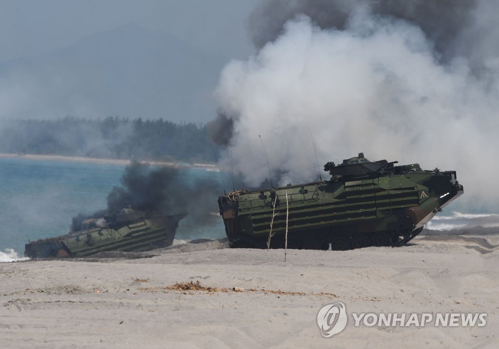 남중국해 연안서 필리핀, 美日과 합동 군사훈련