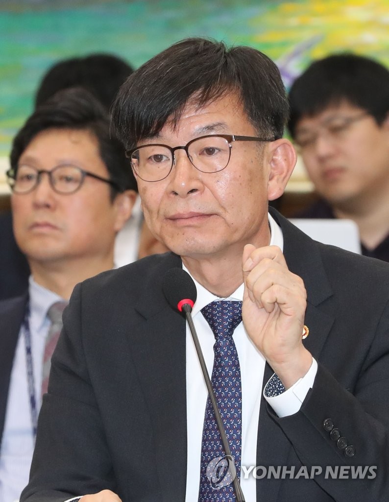 김상조 공정거래위원장 "제가 답변하겠습니다"