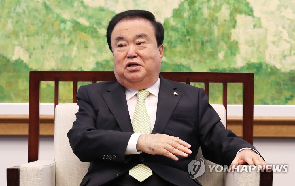 교섭단체 원내대표 회동에서 발언하는 문 의장