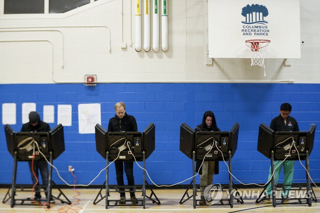 중간선거 투표하는 美 유권자들