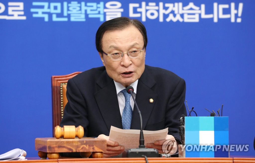 최고위원회의에서 발언하는 이해찬
