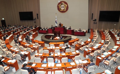 정회하는 안상수 위원장