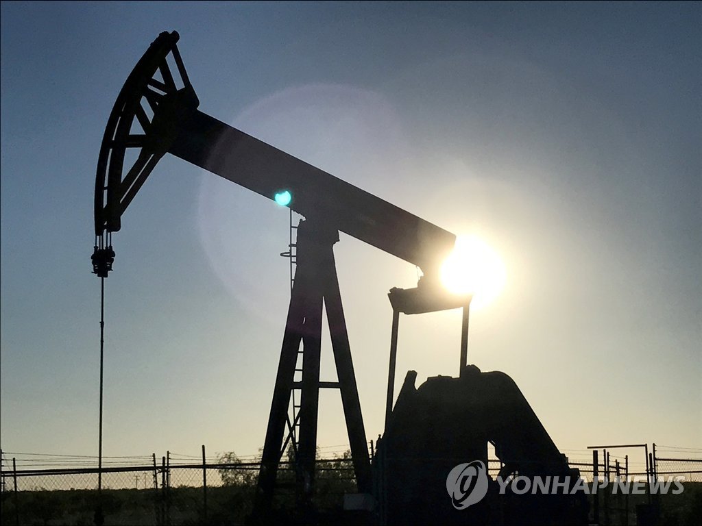 '트럼프 감산제동' 국제유가 7%대 폭락…전월 초 대비 30% 하락