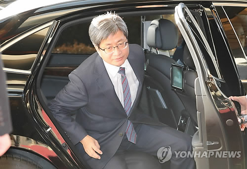 출근하는 김명수 대법원장