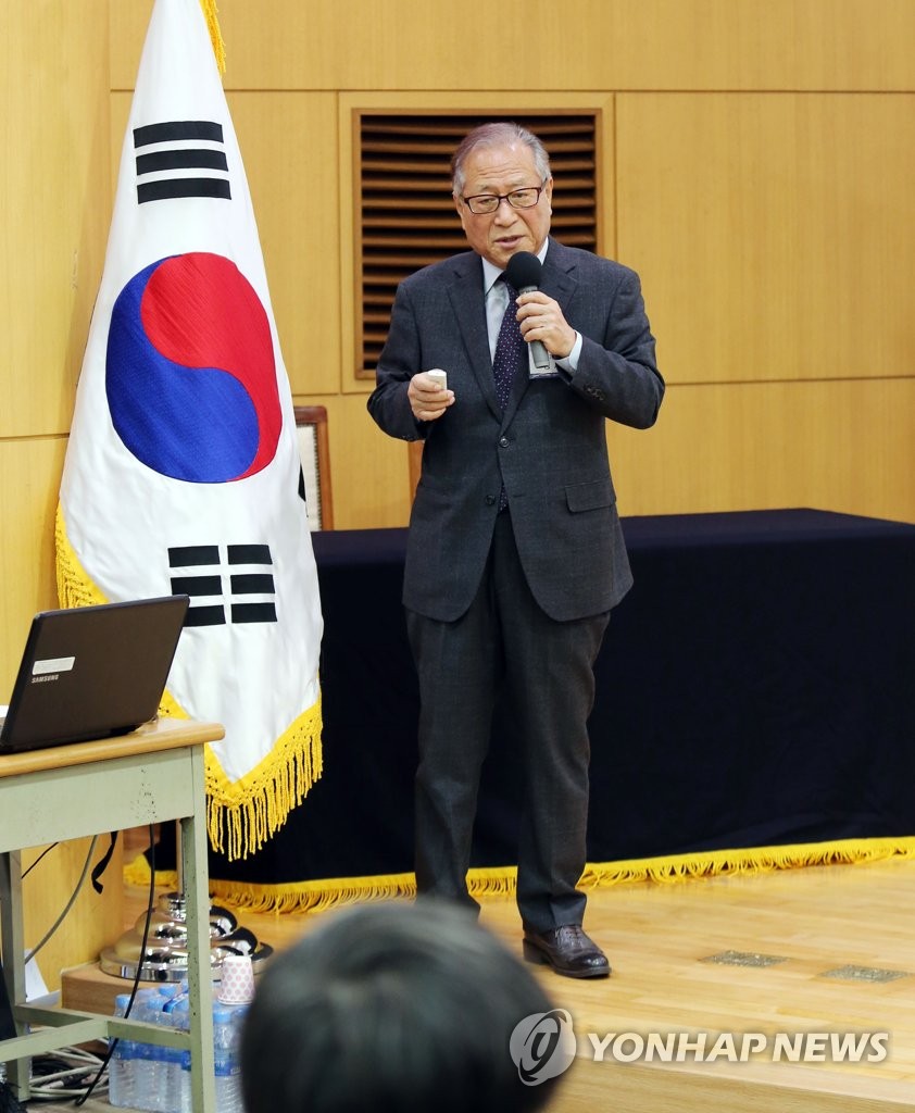 기조연설 하는 정세현 전 장관