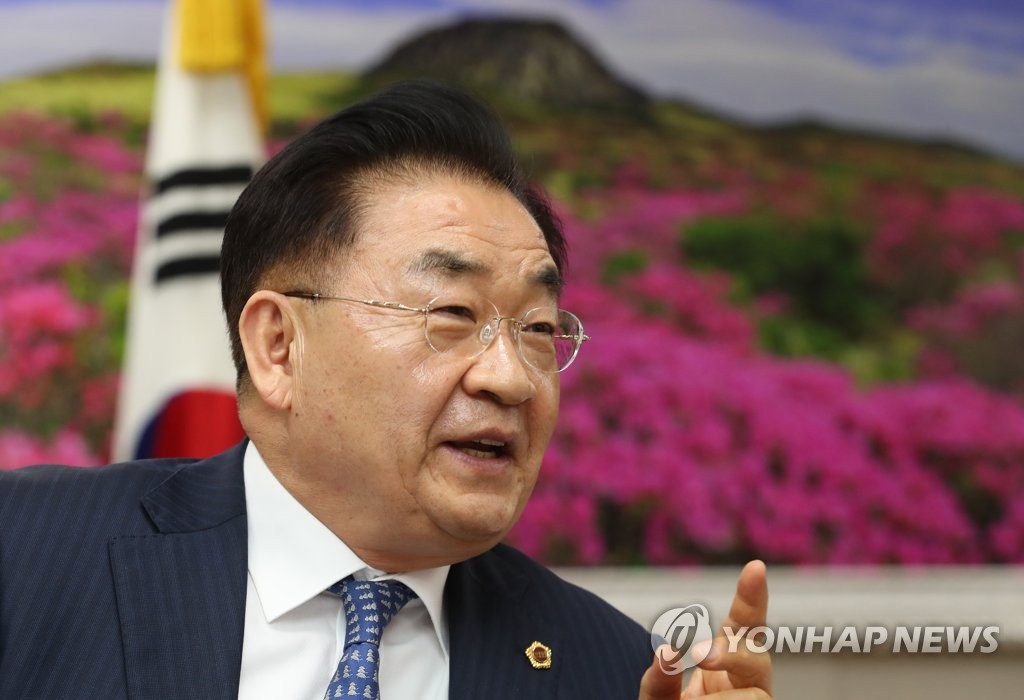 신년 인터뷰하는 김태석 제주도의회 의장