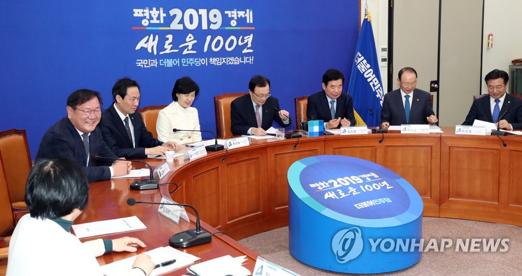 발언하는 이해찬 대표