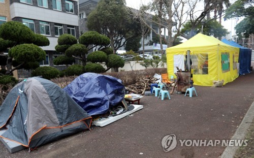 재설치된 제2공항 반대 농성 천막