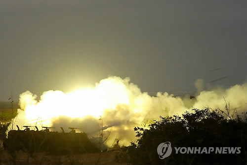 가상 중국군 향해 포탄 쏘는 대만 자주포들