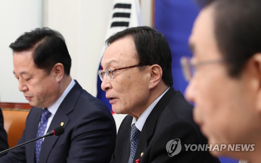 발언하는 이해찬 대표