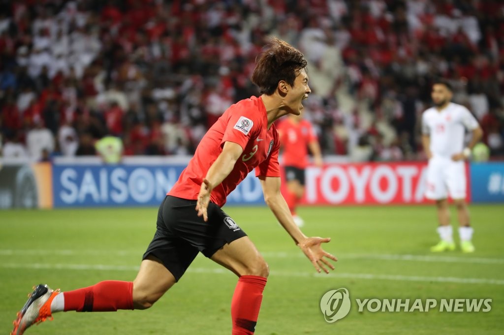 Kim Jin-su of South Korea celebrates his goal against Bahrain in the round of 16 at the Asian Football Confederation (AFC) Asian Cup at Rashid Stadium in Dubai, the United Arab Emirates, on Jan. 22, 2019. (Yonhap)