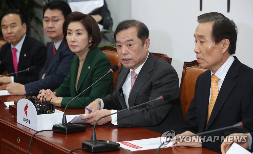 발언하는 김병준 비대위원장