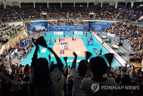 관중 응원으로 뜨거운 V리그 열기
