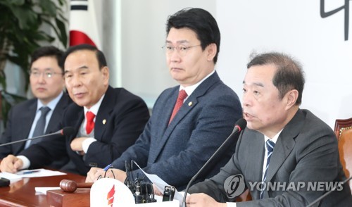 발언하는 김병준 비대위원장