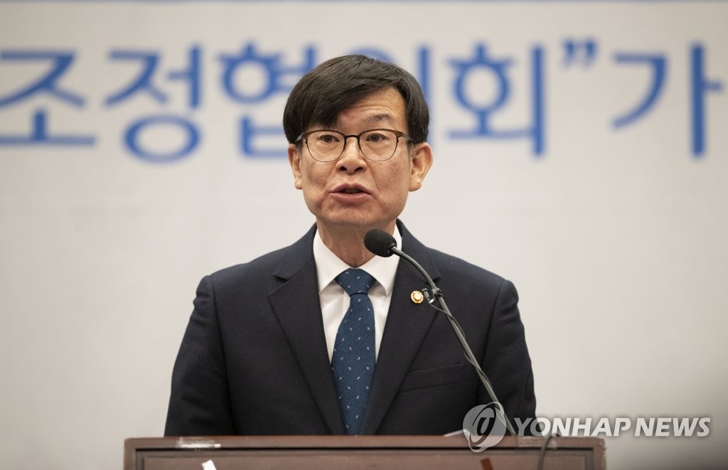 격려사하는 김상조 위원장