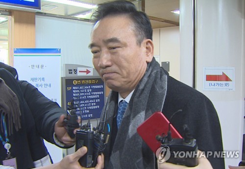 '성추행 혐의' 호식이치킨 최호식 전 회장, 1심서 집유