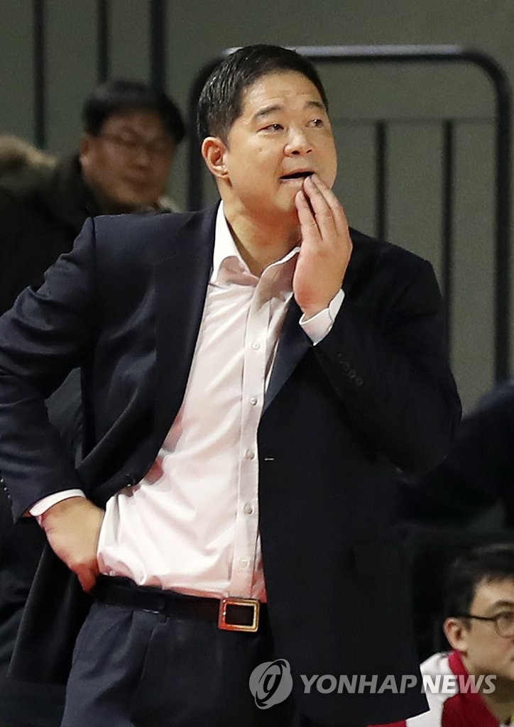 현주엽 감독 '경기 잘 안 풀리네'