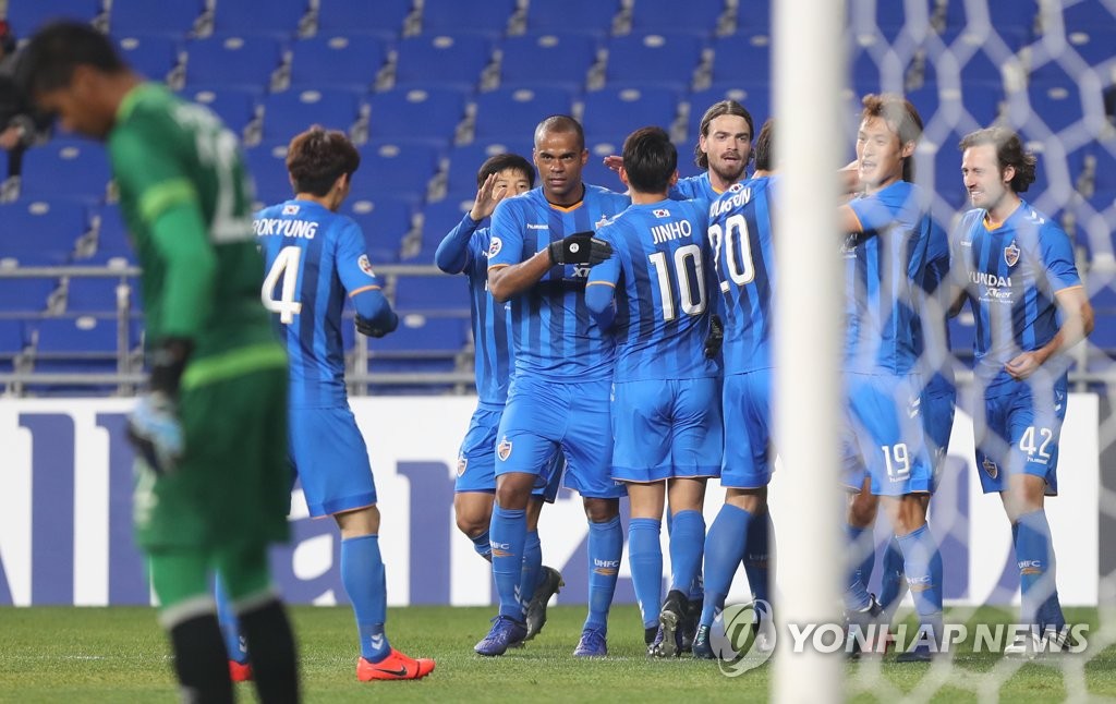 Ulsan Hyundai FC players celebrate after scoring a goal against Perak in their AFC Champions League playoff match at Munsu Football Stadium in Ulsan, some 400 kilometers south of Seoul, on Feb. 19, 2019. (Yonhap)
