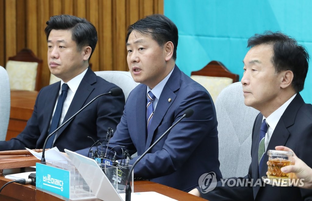 의원총회 주재하는 김관영