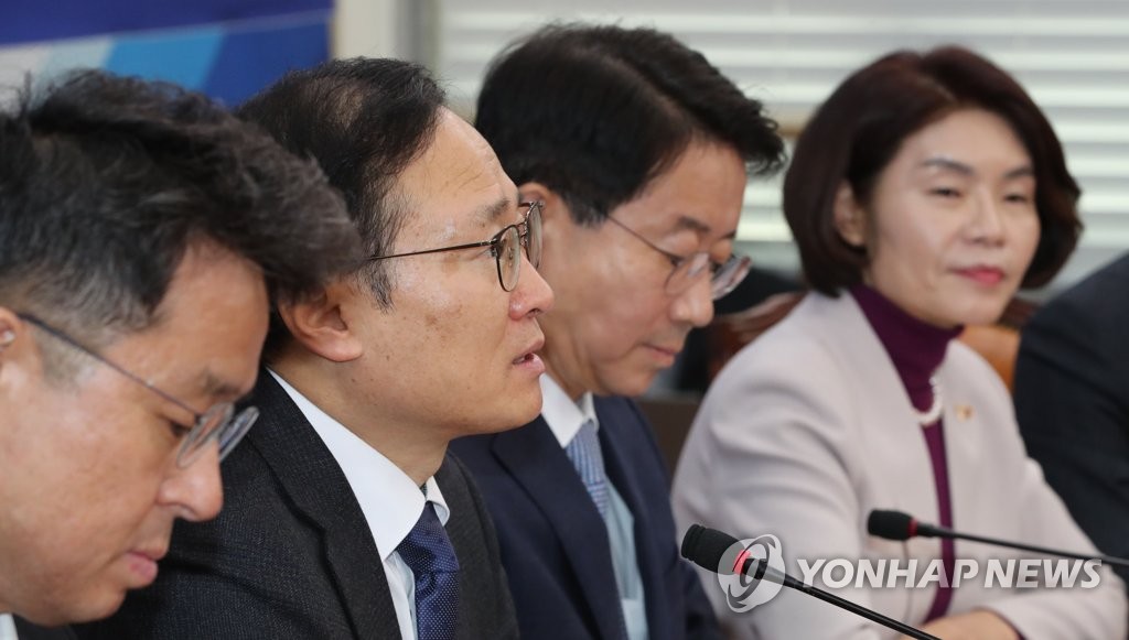 발언하는 홍영표
