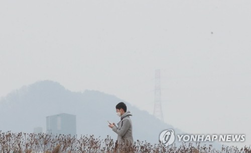하늘 뿌옇다