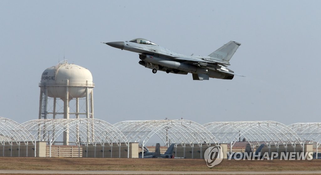 This file photo, taken at an air base in Gunsan, 274 km south of Seoul, on Nov. 20, 2014, shows a KF-16 fighter jet. (Yonhap)