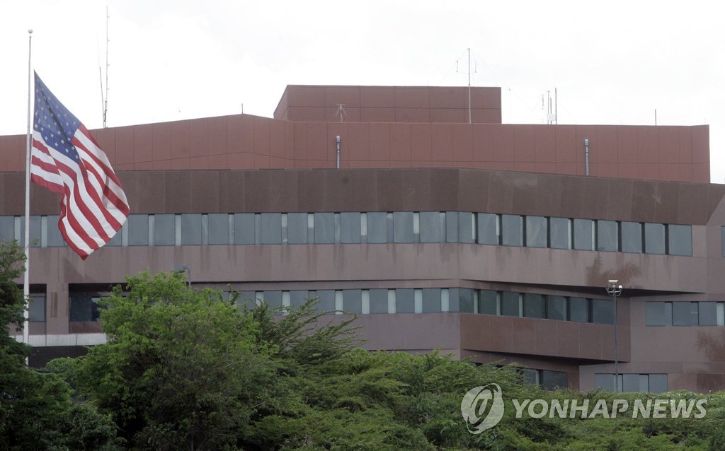 베네수엘라 주재 美대사관 전경…"모든 외교 인력 철수"
