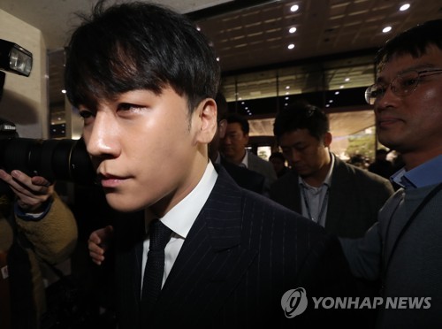 승리, 조사실로