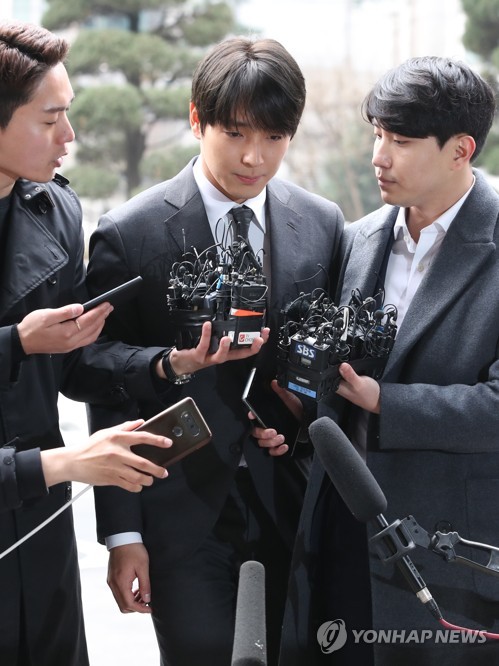 '몰카 유포'혐의 최종훈 경찰출석