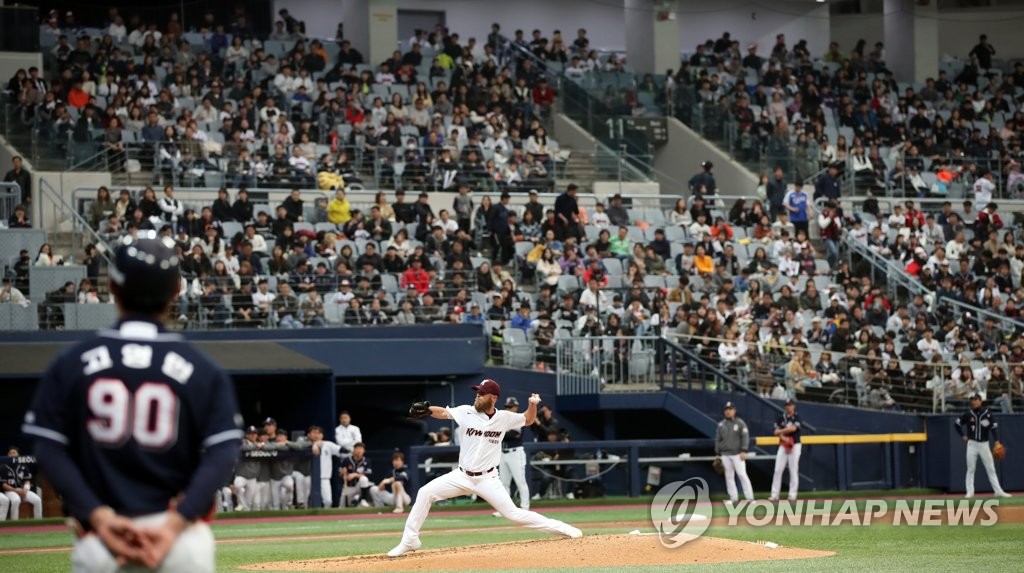 Fans at Gocheok Sky Dome in Seoul attend a Korea Baseball Organization preseason game between the home team Kiwoom Heroes and the Doosan Bears on March 17, 2019. (Yonhap)