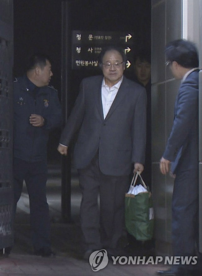 '국정농단' 안종범, 구속기간 만료로 석방