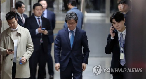 의원총회 떠나는 유승민