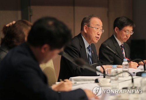 잘문에 답변하는 반기문 전 유엔 사무총장