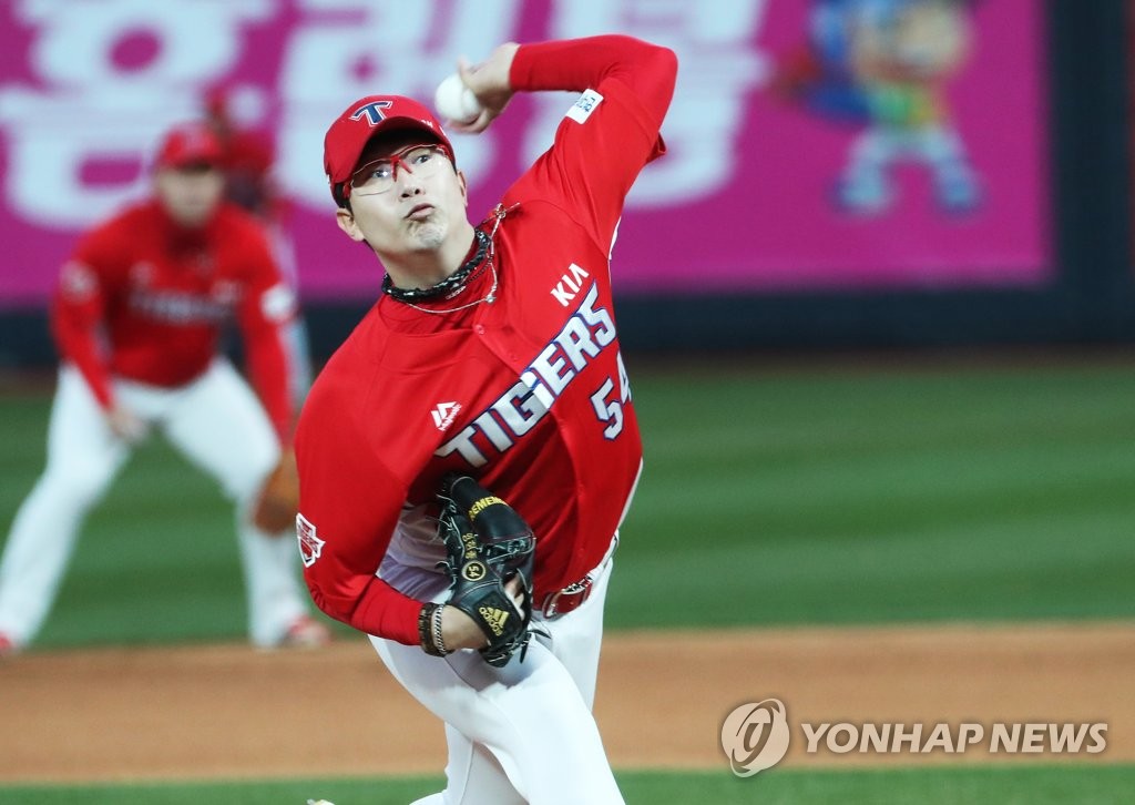 In this file photo from March 29, 2019, Yang Hyeon-jong of the Kia Tigers delivers a pitch against the KT Wiz in the bottom of the first inning of a Korea Baseball Organization regular season game at KT Wiz Park in Suwon, 45 kilometers south of Seoul. (Yonhap)