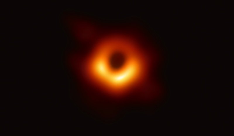 인류 역사상 최초 '실제 블랙홀' 관측 성공