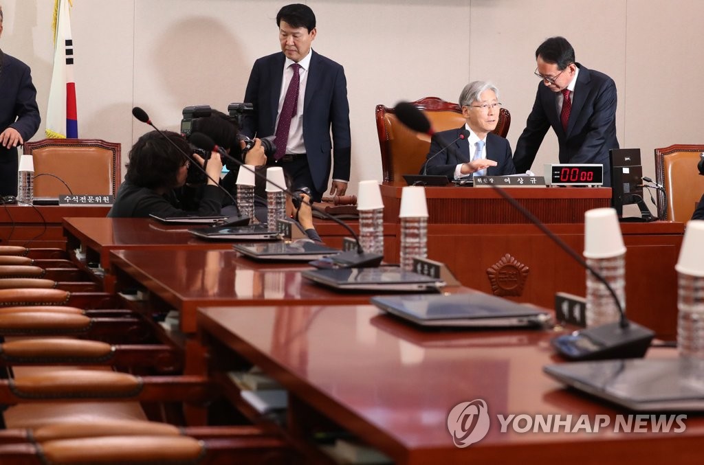 여당 불참, 이야기하는 여상규-김도읍