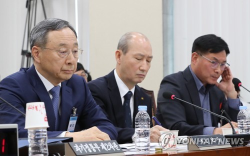 청문회 참석한 황창규 회장과 소방청 관계자