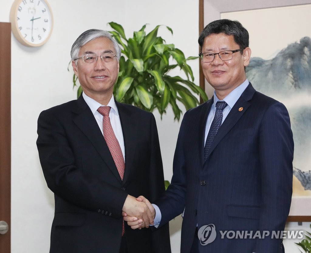 Unification minister meets Japanese envoy Unification minister meets Japanese envoy