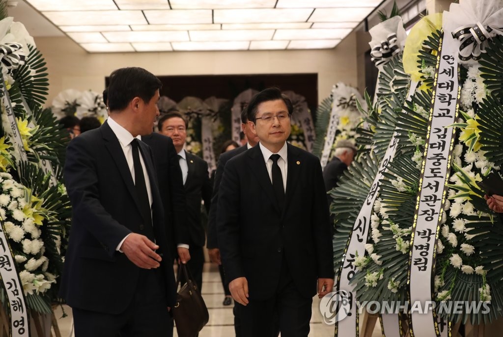 고 김홍일 빈소 찾은 황교안