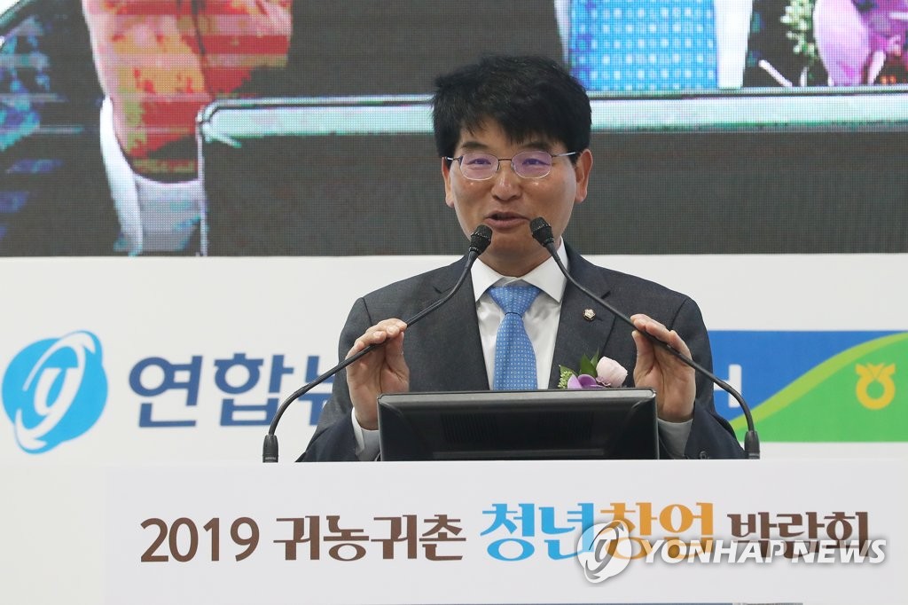 축사하는 박완주 의원