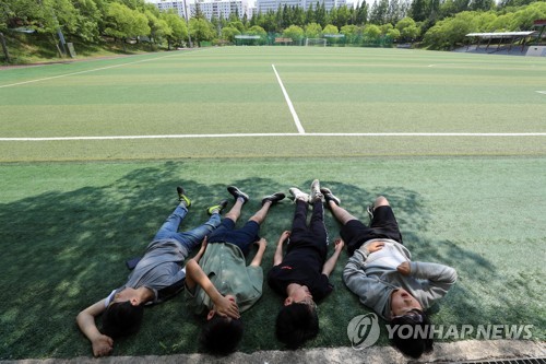 '너무 더워 아무것도 안하고 싶다'