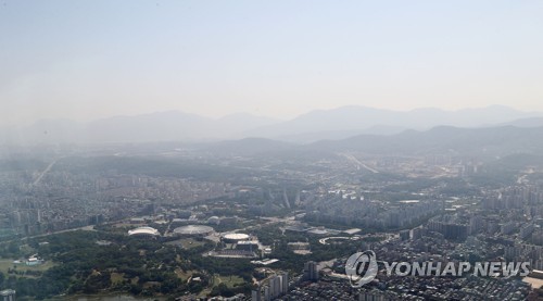 미세먼지 '보통' 농도의 서울 모습