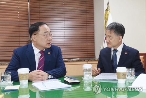 관계장관회의 주재하는 홍남기 부총리