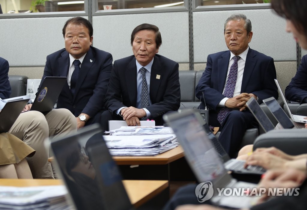 Jeong Gi-seob (C), Chairman of the Corporate Association of Gaeseong Industrial Complex, speaks during a press conference at the government complex in Seoul on June 3, 2019. (Yonhap)