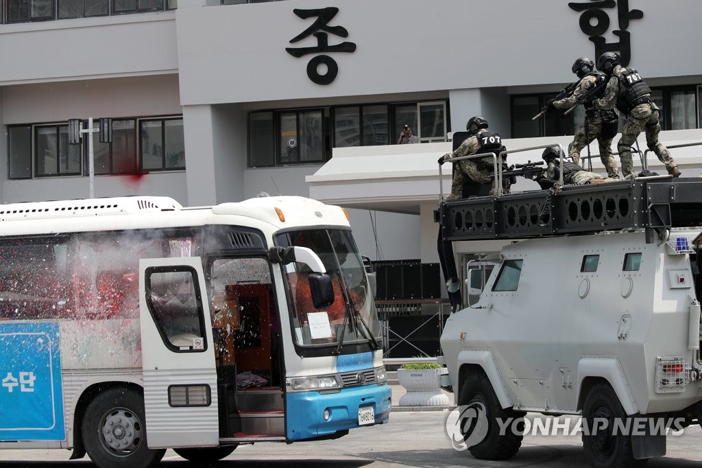 테러범 진압하는 대테러특공대