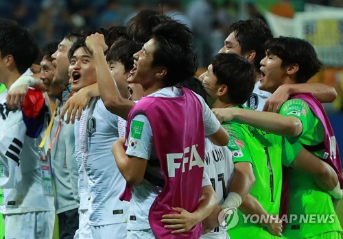 이강인 '형들과 함께 만든 한국 축구 새 역사!'